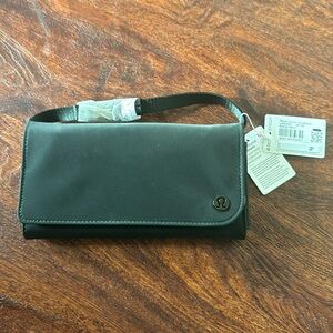 Lululemon crossbody wallet purse brand new with tags!